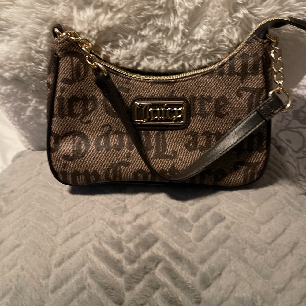Very cute shoulder bag!